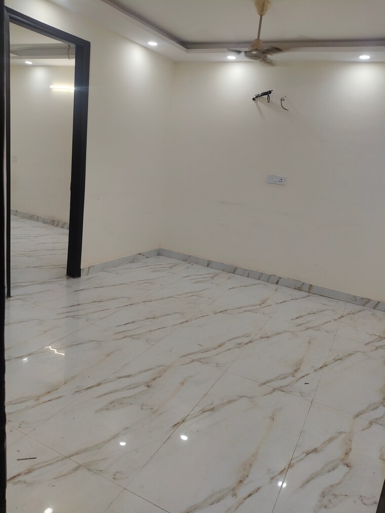 Room, govindpuri 3 Bedroom 900 Sq.Ft. Builder Floor In Govindpuri Delhi 8943537