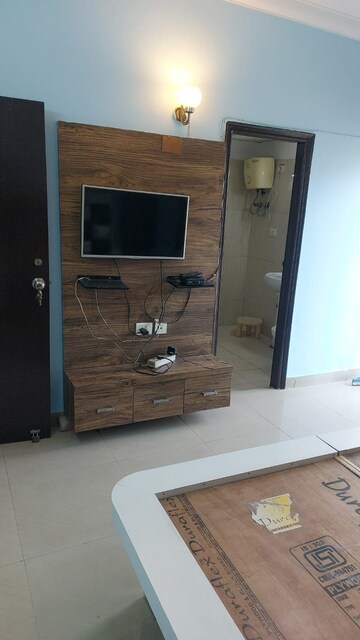 Room in 2 BHK Apartment at Antriksh Golf View, Sector 78 – for Rent