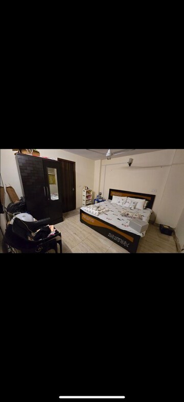 Master Bedroom in 1 BHK Builder Floor at Chittaranjan Park – for Rent