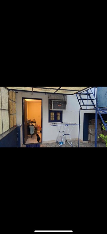 Terrace in 1 BHK Builder Floor at Chittaranjan Park – for Rent