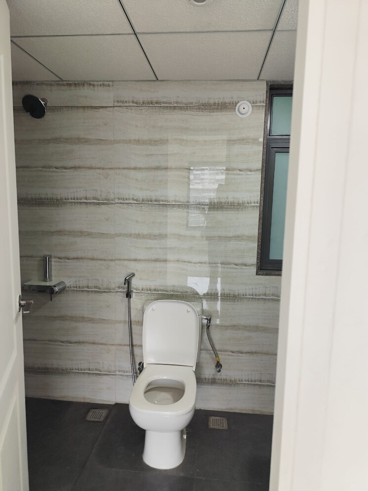 Bathroom, kumar-palmsprings 2 Bedroom 1200 Sq.Ft. Apartment In Undri Pune 8943662