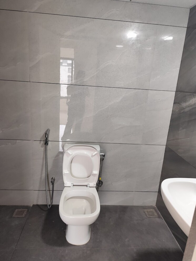 Bathroom, kumar-palmsprings 2 Bedroom 1200 Sq.Ft. Apartment In Undri Pune 8943662