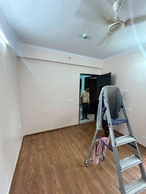 Furnished Amenities in 2.5 BHK Apartment at Amrapali Riverview, Amrapali Leisure Valley – for Sale