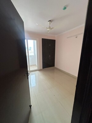 Room in 2.5 BHK Apartment at Amrapali Riverview, Amrapali Leisure Valley – for Sale