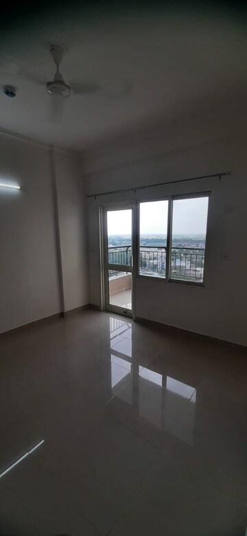 Room in 3 BHK Apartment at AWHO Shanti Vihar, Sector 95 – for Rent