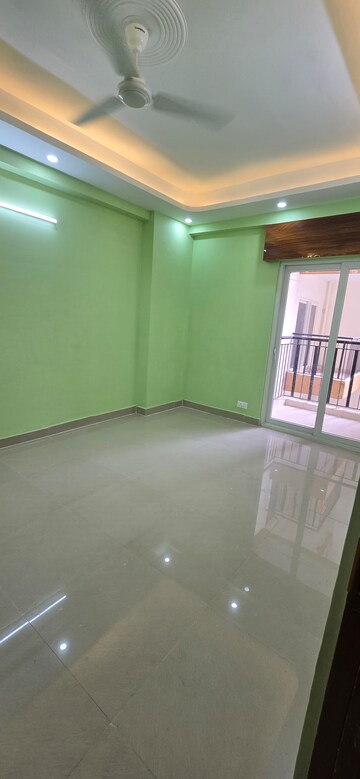 Staircase in 3.5 BHK Apartment at Amrapali Terrace Homes, Tech Zone 4 Greater Noida – for Rent