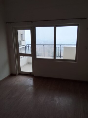 Room in 2 BHK Apartment at Raheja Navodaya, Sector 95 – for Rent