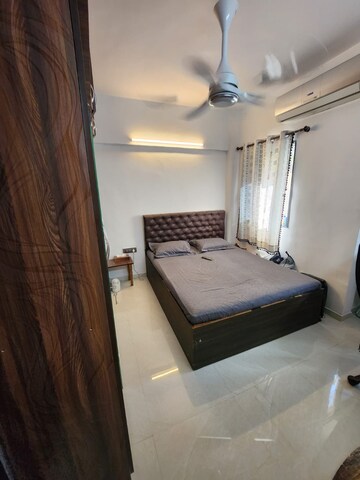 Bedroom in 1 BHK Apartment at New Jay Palace, Yari Road – for Rent