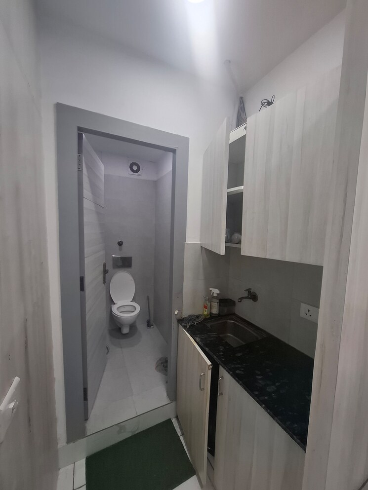 undefined, netaji subhash place Commercial Office Space 600 Sq.Ft. In Netaji Subhash Place Delhi 8943895