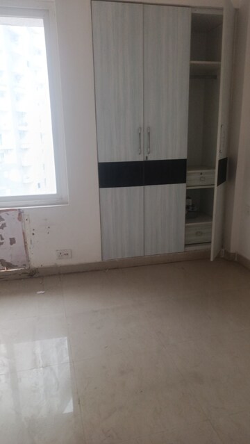 Room in 3 BHK Apartment at Lotus Panache, Sector 110 – for Rent