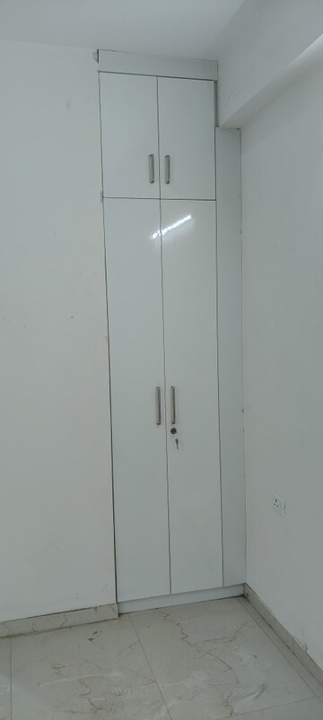 Furnished Amenities in 2.5 BHK Apartment at Spaze Privy AT4, Sector 84 – for Rent