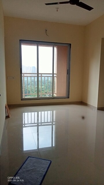 Room in 1 BHK Apartment at Krishna Greenland Park Vastu Federation, Ghodbunder Road – for Rent