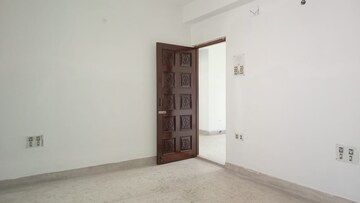 Room in 3.5 BHK Builder Floor at Barisha – for Sale