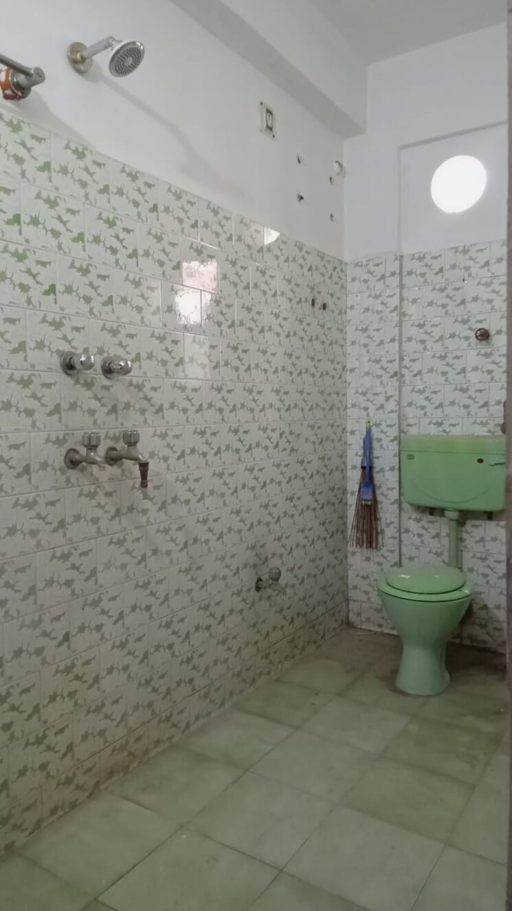 Bathroom, barisha 3.5 Bedroom 1450 Sq.Ft. Builder Floor In Barisha Kolkata 8943996