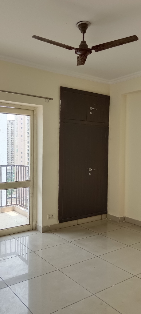 3 BHK + Pooja Room Apartment For Rent in Amrapali Golf Homes