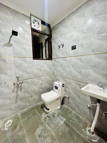 Master Bedroom in 1 BHK Builder Floor at Chattarpur – for Rent