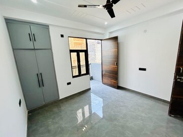 Room in 1 BHK Builder Floor at Chattarpur – for Rent