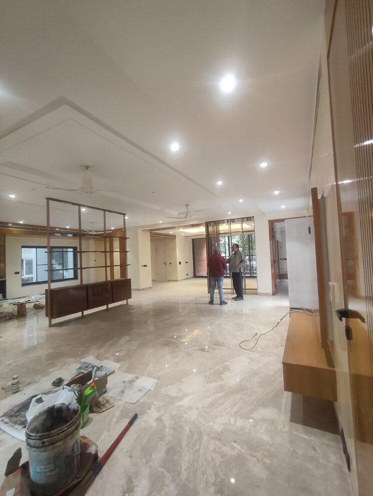  Parking, ss-southend-floors 5 Bedroom 6000 Sq.Ft. Builder Floor In South City 2 Gurgaon 8944147