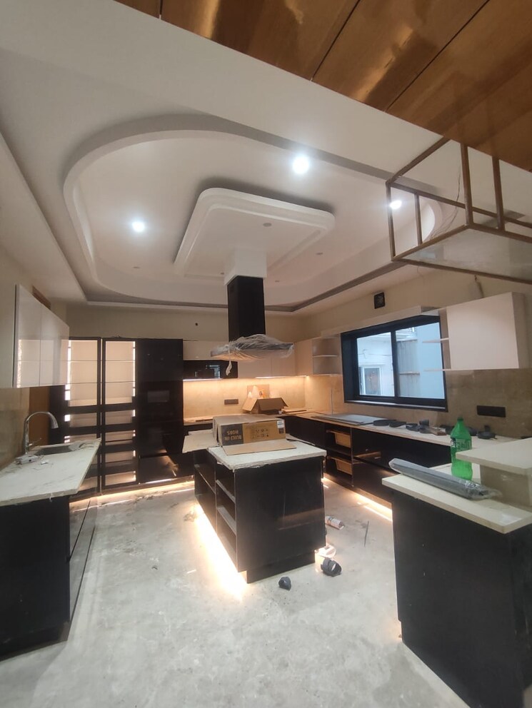 Kitchen, ss-southend-floors 5 Bedroom 6000 Sq.Ft. Builder Floor In South City 2 Gurgaon 8944147