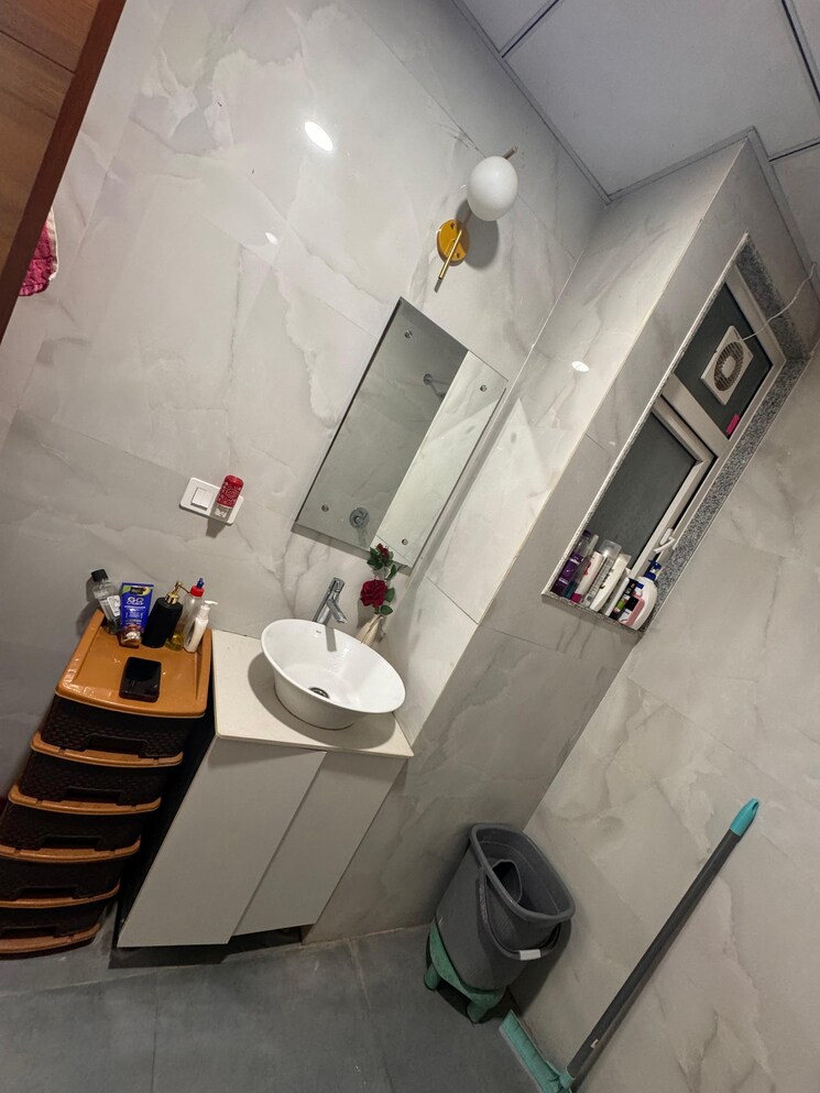 Bathroom, ssg-yash-apartment-3 2 Bedroom 1000 Sq.Ft. Builder Floor In Sector 12a Gurgaon 8944040