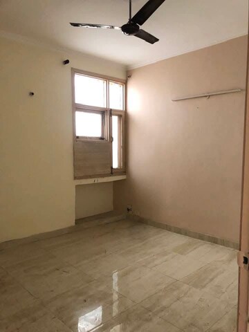 Room in 3 BHK Apartment at Raheja Teachers Apartments, Sector 31 – for Rent