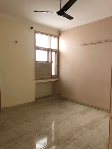 Room in 3 BHK Apartment at Raheja Teachers Apartments, Sector 31 – for Rent