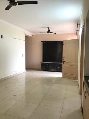 Room in 3 BHK Apartment at Raheja Teachers Apartments, Sector 31 – for Rent