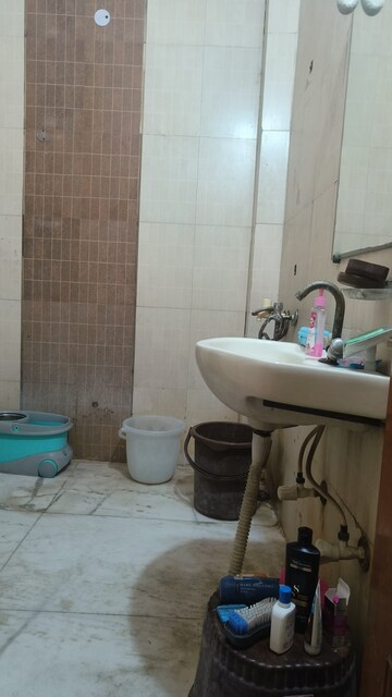Master Bedroom in 3 BHK Apartment at Mayur Vihar Phase Iii – for Rent