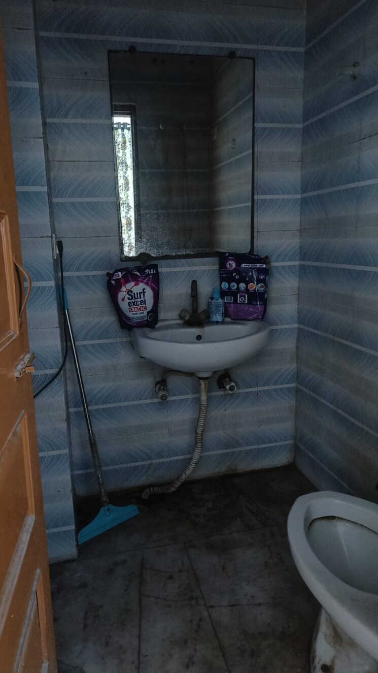 Bathroom, mayur vihar phase iii 3 Bedroom 1450 Sq.Ft. Apartment In Mayur Vihar Phase Iii Delhi 8944057