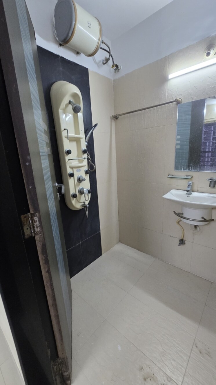 Bathroom, mathura-vihar-chs 2 Bedroom 975 Sq.Ft. Apartment In Borivali West Mumbai 8944115
