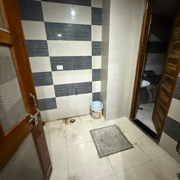 Other, sector 63a 1.5 Bedroom 600 Sq.Ft. Builder Floor In Sector 63a Noida 8944143