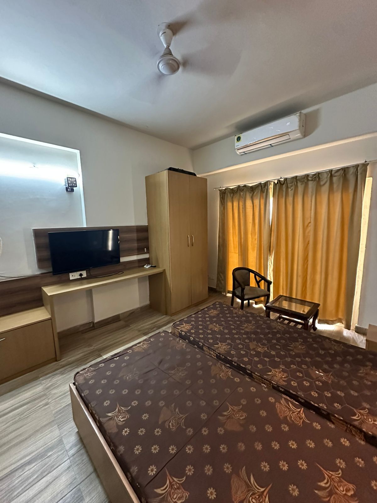 1 BHK Apartment For Rent in Paramount Golfforeste