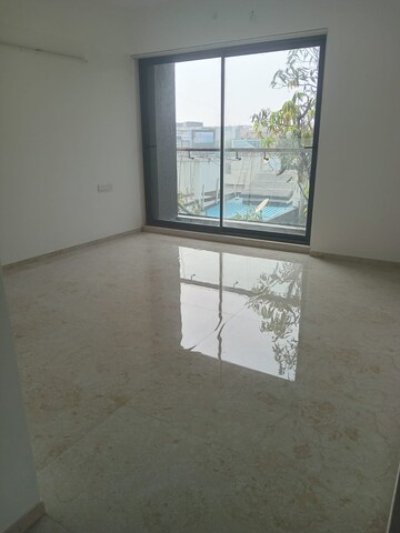 Room in 3 BHK Apartment at DLH Legacy, Juhu – for Rent