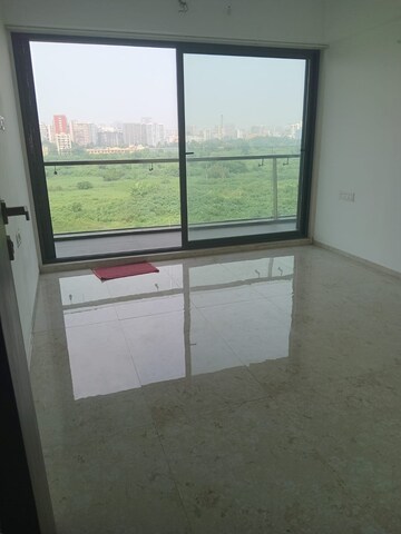 Room in 3 BHK Apartment at DLH Legacy, Juhu – for Rent