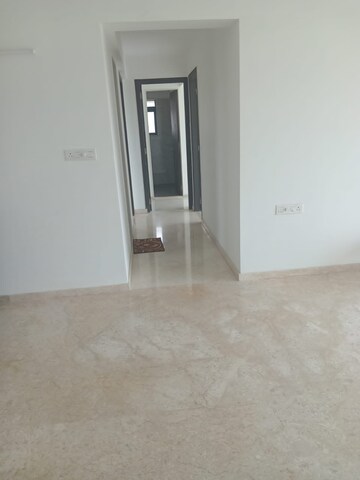 Room in 3 BHK Apartment at DLH Legacy, Juhu – for Rent