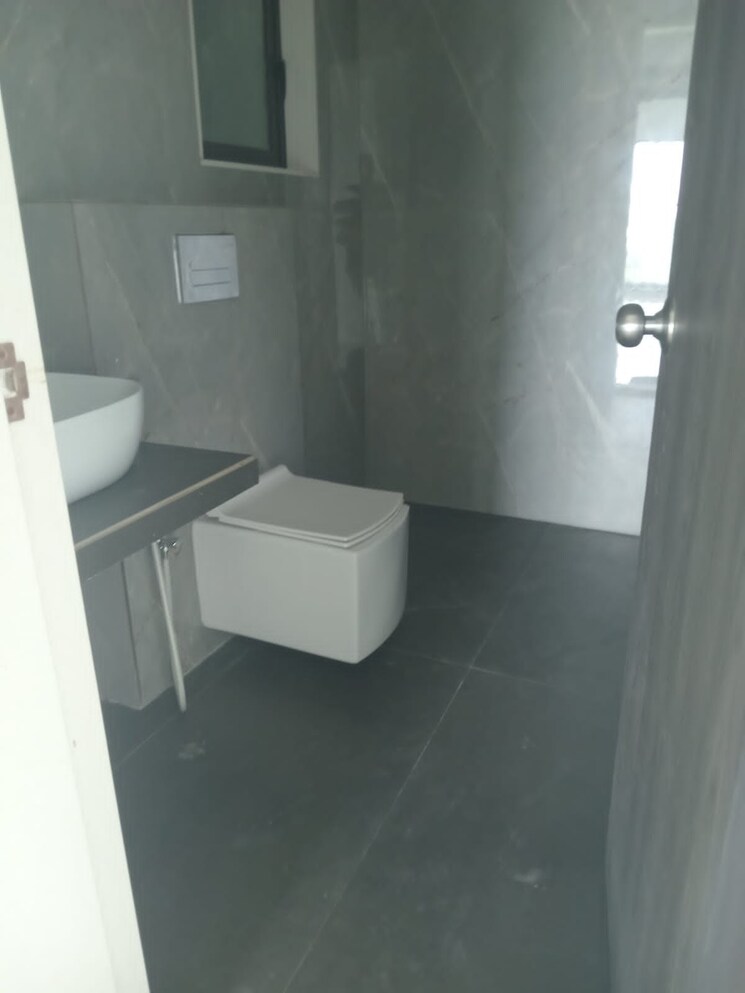 Bathroom, dlh-legacy 3 Bedroom 1280 Sq.Ft. Apartment In Juhu Mumbai 8944242