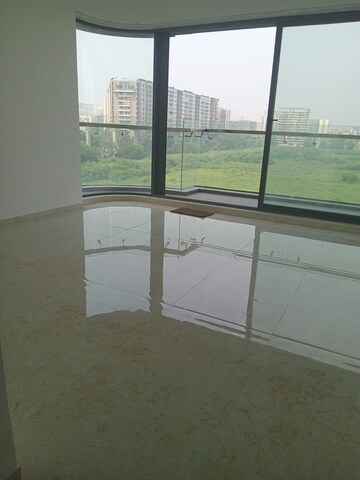 Room in 3 BHK Apartment at DLH Legacy, Juhu – for Rent