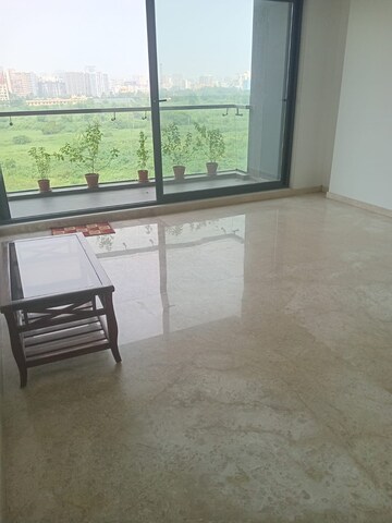 Room in 3 BHK Apartment at DLH Legacy, Juhu – for Rent