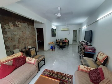 Bedroom in 3 BHK Apartment at Juhu – for Rent
