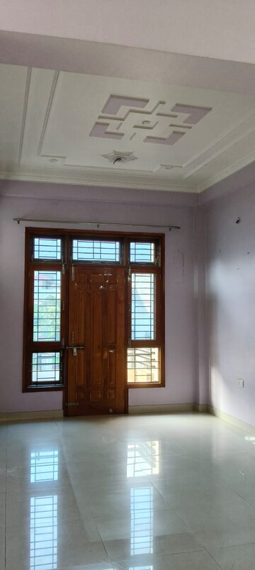Room in 2 BHK Apartment at Gomti Nagar – for Rent