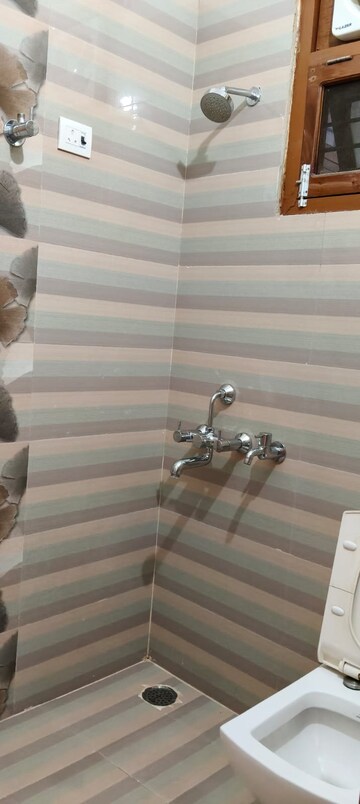 Furnished Amenities in 2 BHK Apartment at Gomti Nagar – for Rent