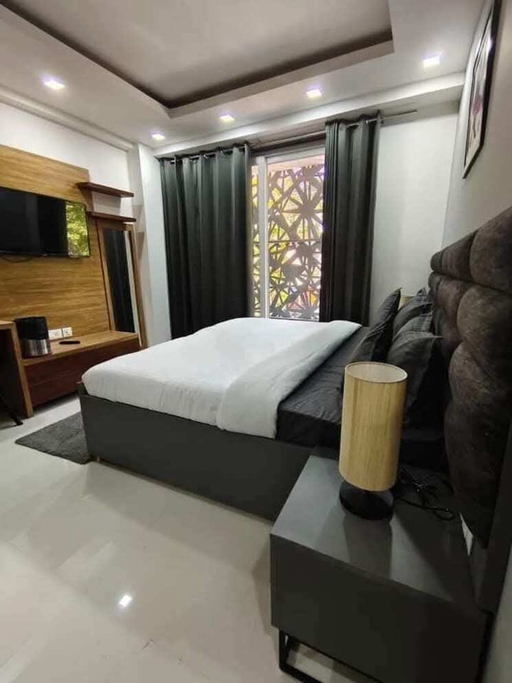 Room, freedom fighters enclave 1 Bedroom 500 Sq.Ft. Apartment In Freedom Fighters Enclave Delhi 8944346