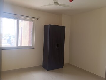 Room in 3 BHK Apartment at Pashmina Waterfront, Old Madras Road – for Rent