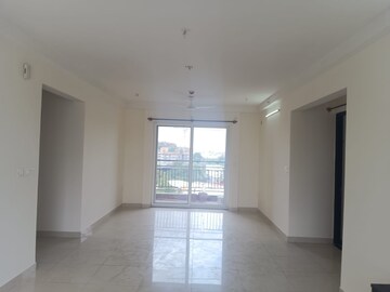 Room in 3 BHK Apartment at Pashmina Waterfront, Old Madras Road – for Rent