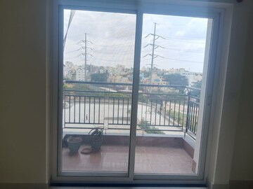 Room in 3 BHK Apartment at Pashmina Waterfront, Old Madras Road – for Rent