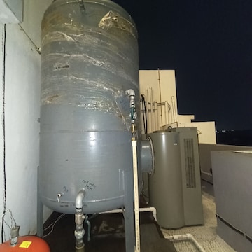 Bathroom in 2.5 BHK Apartment at Prabhat Bageshree, Goregaon East – for Rent