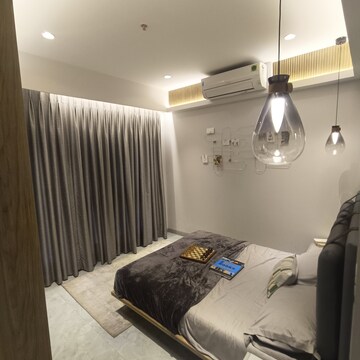 Master Bedroom in 2.5 BHK Apartment at Prabhat Bageshree, Goregaon East – for Rent