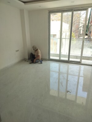 Room in 3 BHK Builder Floor at Sultanpur – for Sale