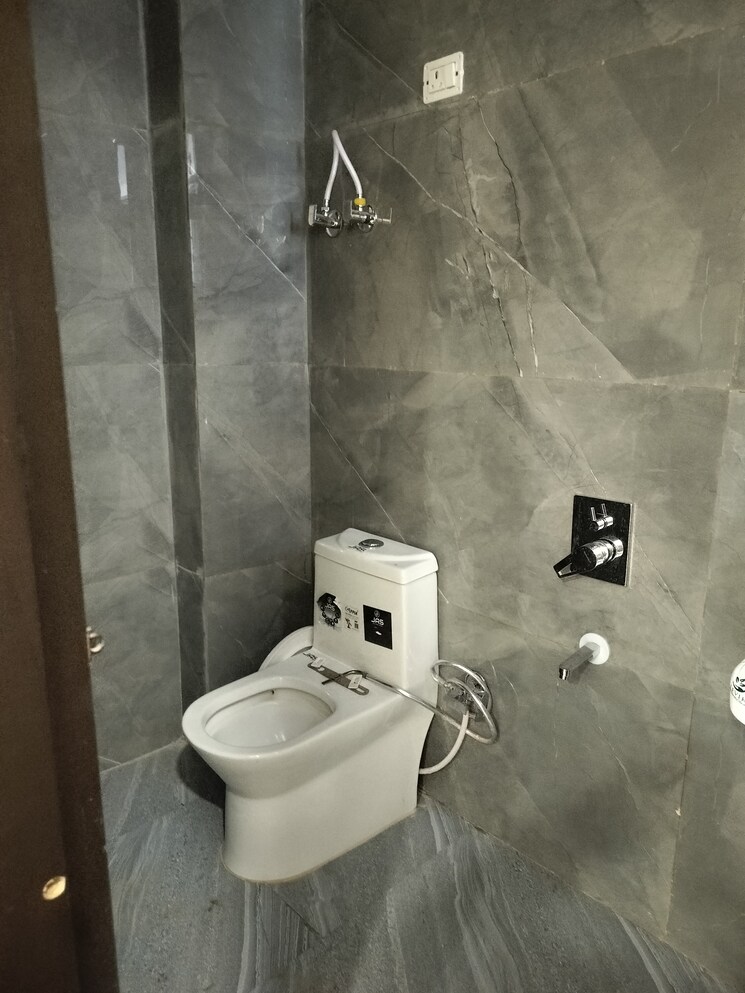 Bathroom, sultanpur 3 Bedroom 1100 Sq.Ft. Builder Floor In Sultanpur Delhi 8944382