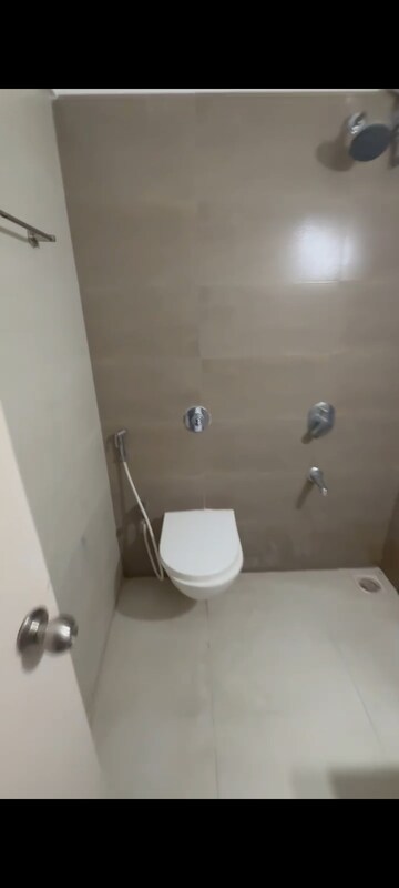 Bathroom in 1 BHK Apartment at Vartak Nagar – for Rent